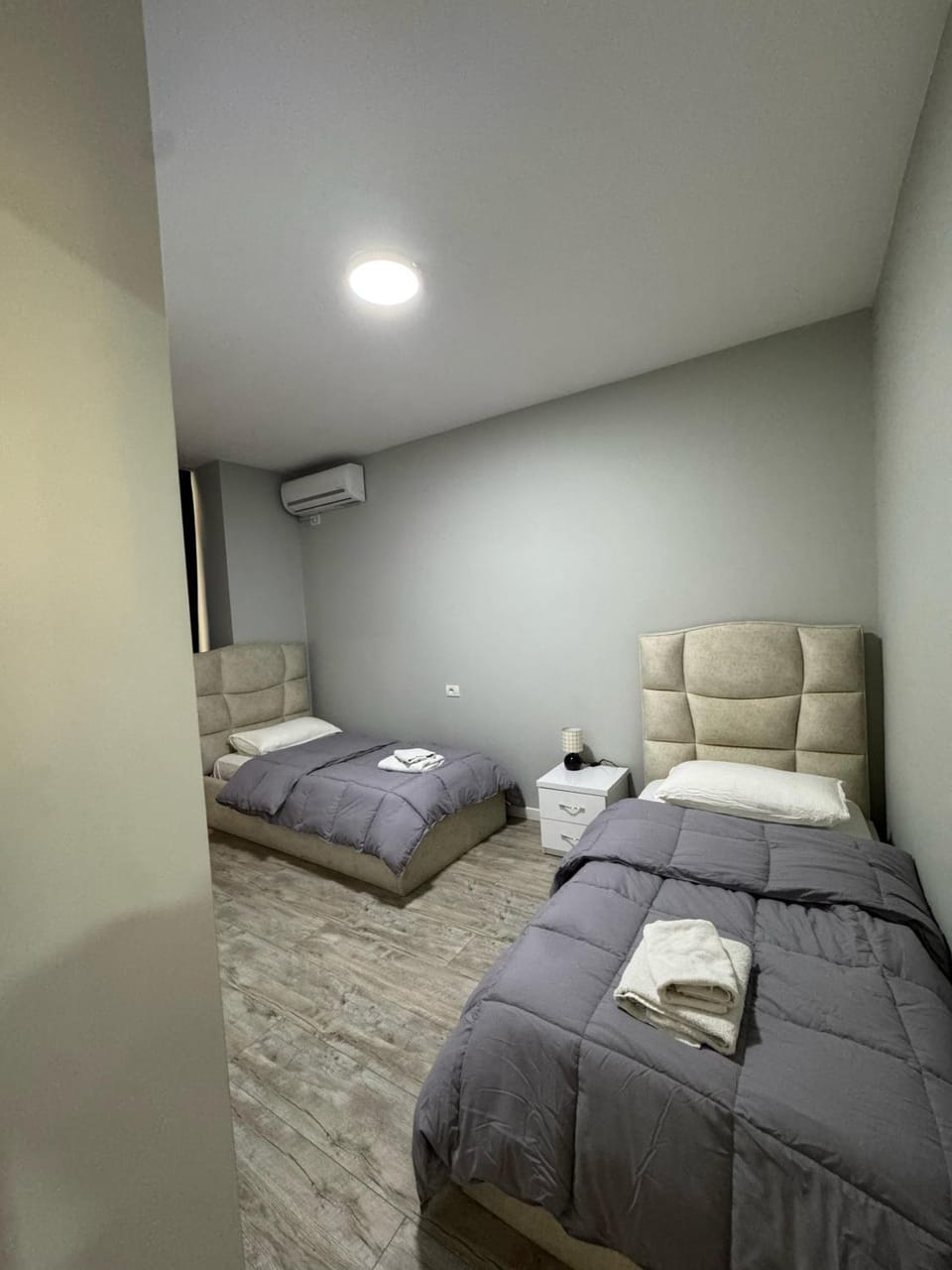Photo of the whole room, Bedroom, towels