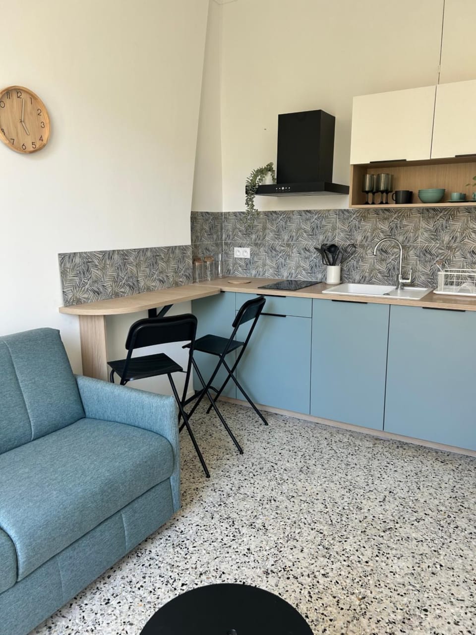 Kitchen or kitchenette, Living room, Dining area, stove