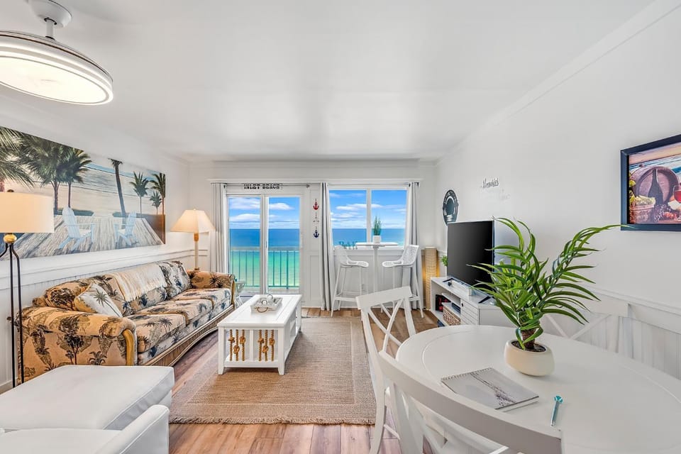 TV and multimedia, Living room, Seating area, Sea view