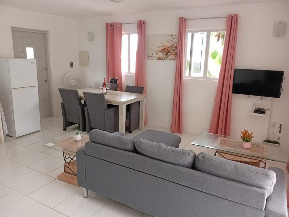 Communal lounge/ TV room, TV and multimedia, Seating area