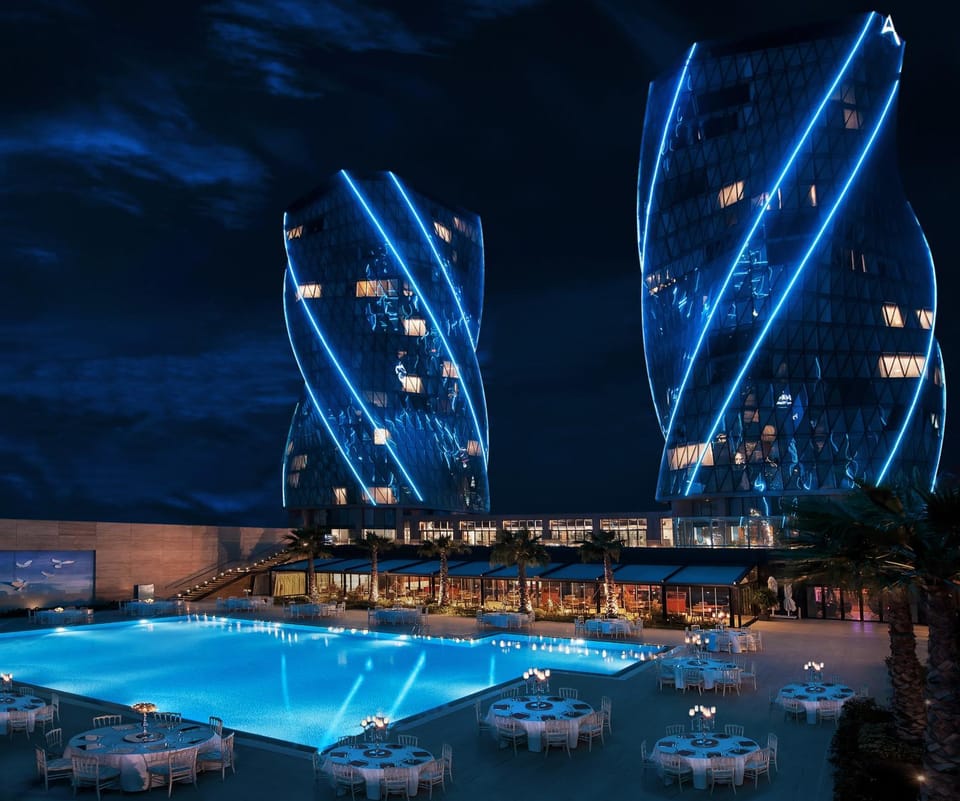 Restaurant/places to eat, Facade/entrance, Balcony/Terrace, Area and facilities, Swimming pool