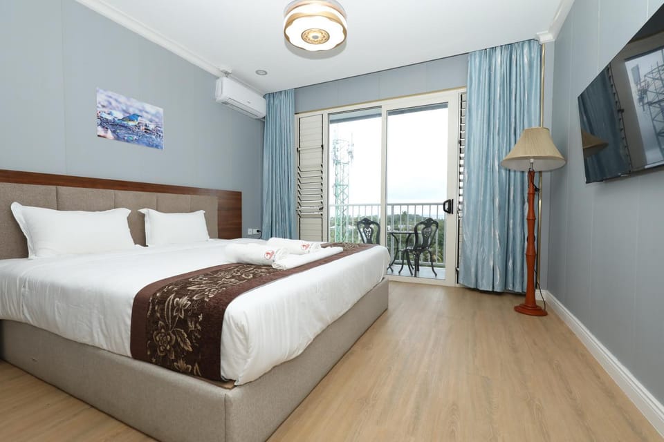 Bed, TV and multimedia, Bedroom, air conditioner