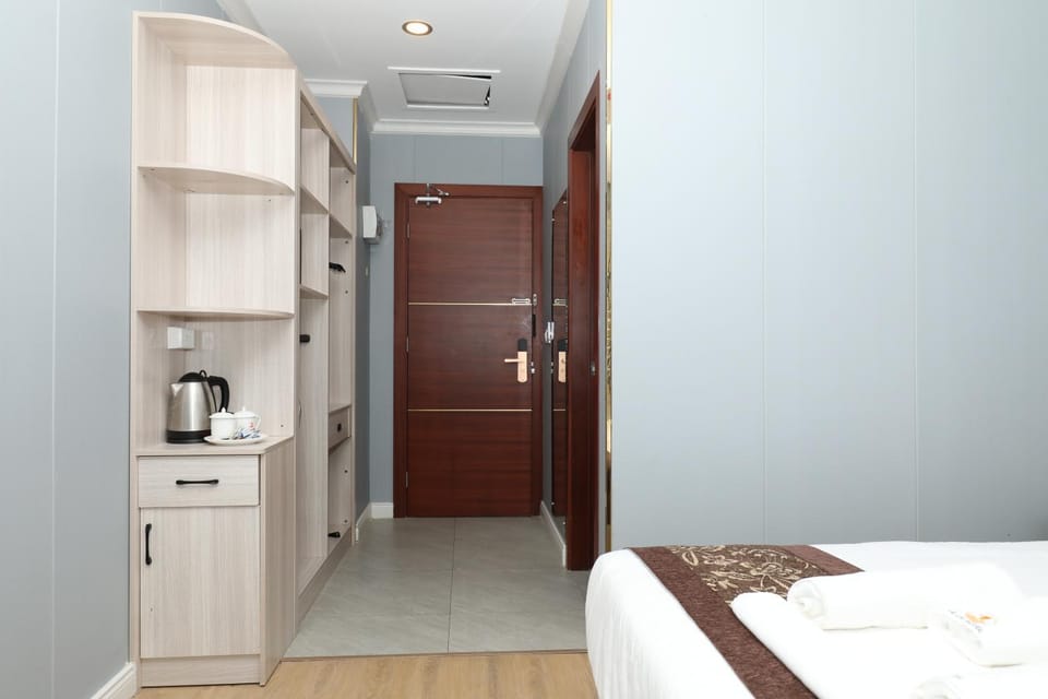 Bed, Coffee/tea facilities, wardrobe