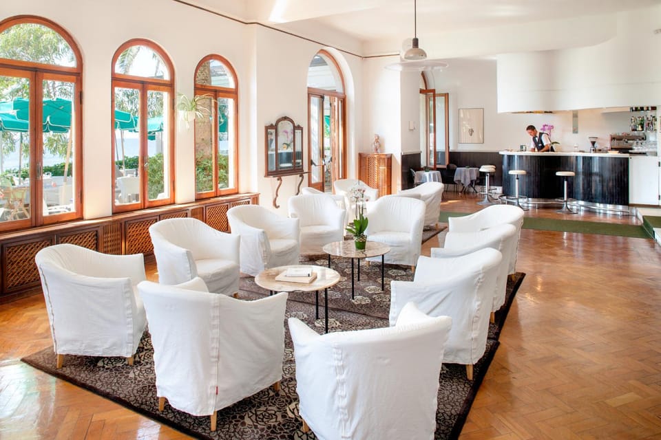 Day, Lounge or bar