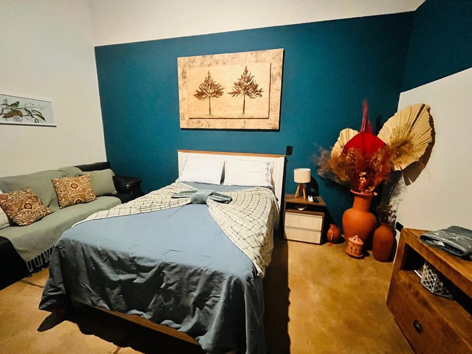 Photo of the whole room, Bedroom