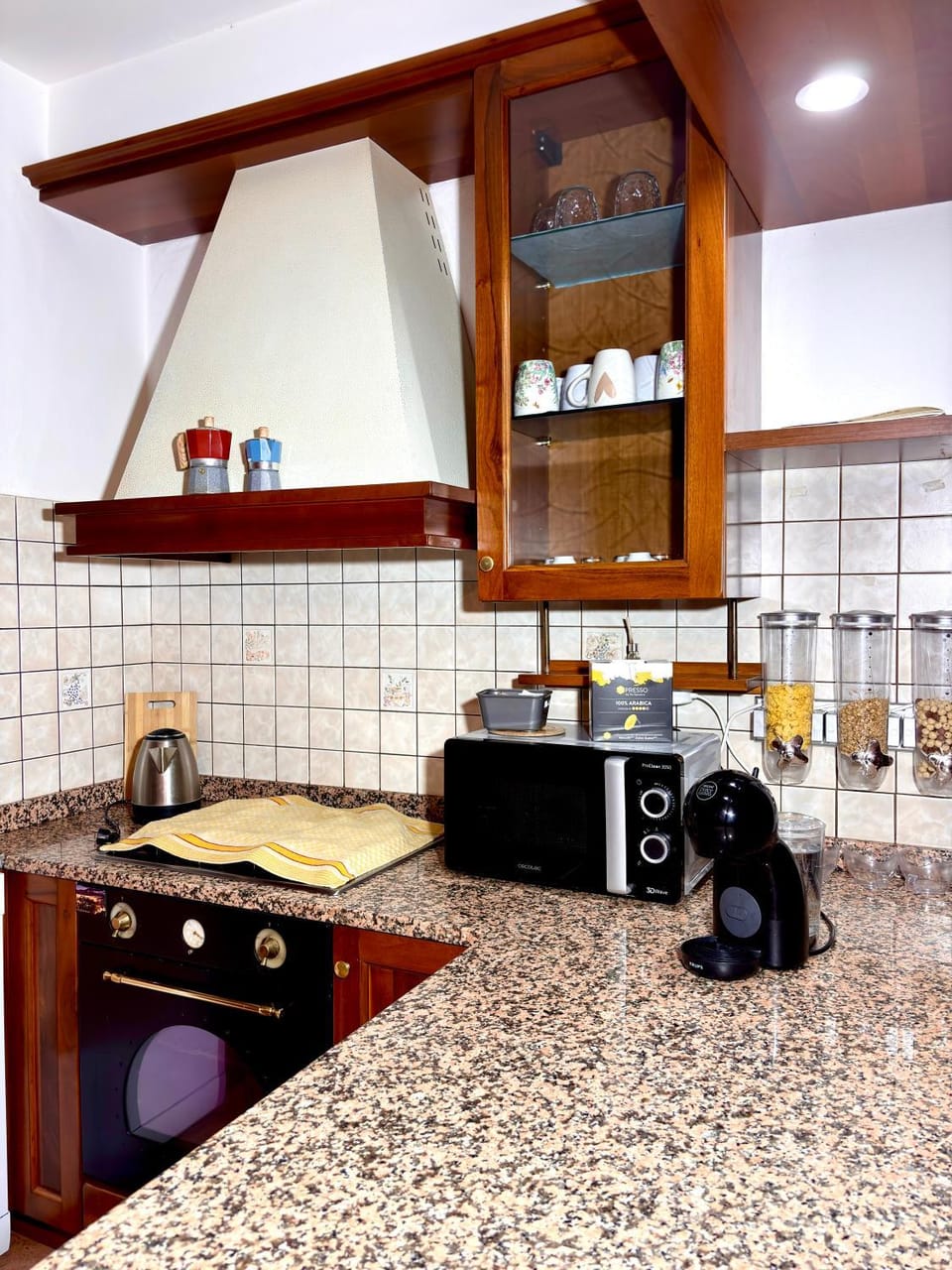 Kitchen or kitchenette, minibar, pet friendly, stove, toaster