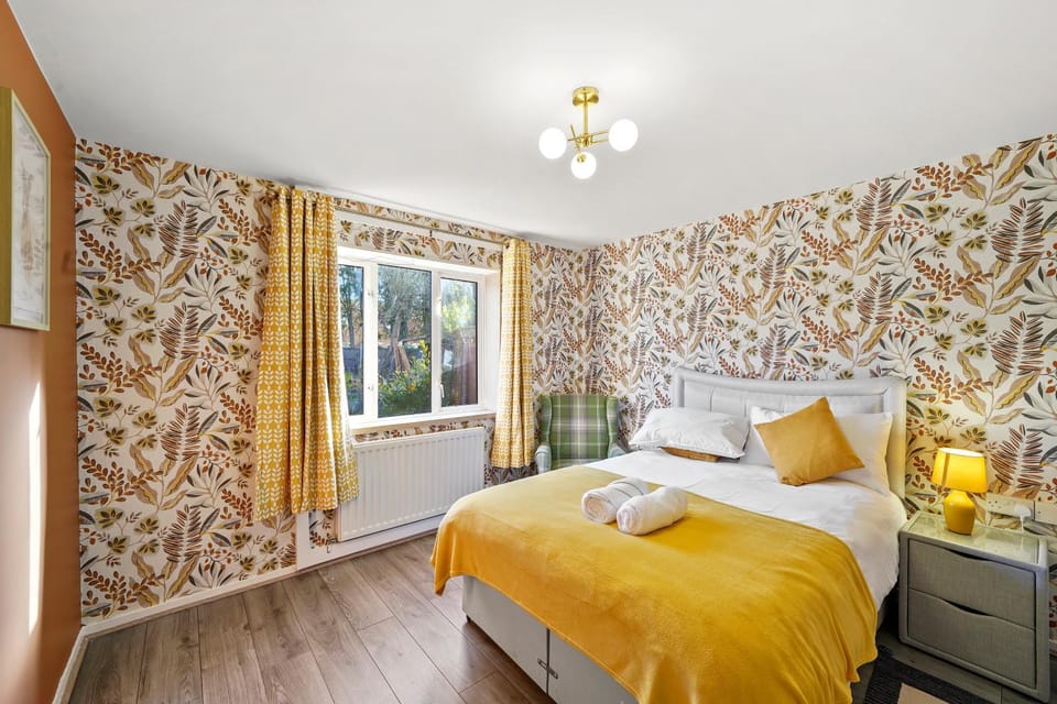 5 bedroom House for Contractors,Workers,Relocation,Insurance,Free Parking, Cottesloe House in Aylesbury