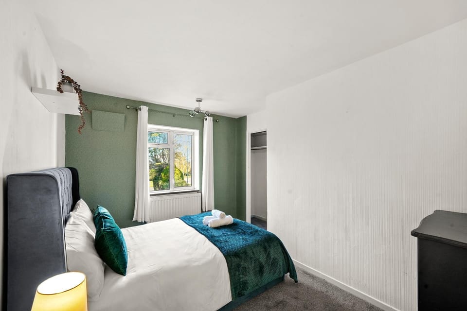 5 bedroom House for Contractors,Workers,Relocation,Insurance,Free Parking, Cottesloe House in Aylesbury