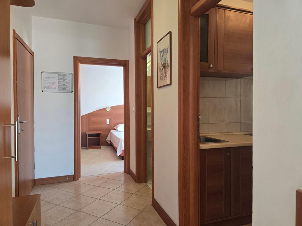 Kitchen or kitchenette, Photo of the whole room
