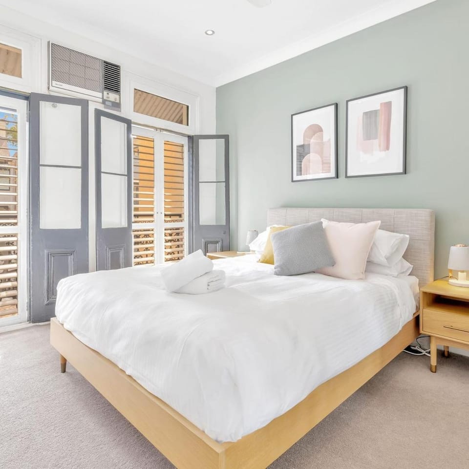 Bed, Bedroom, air conditioner