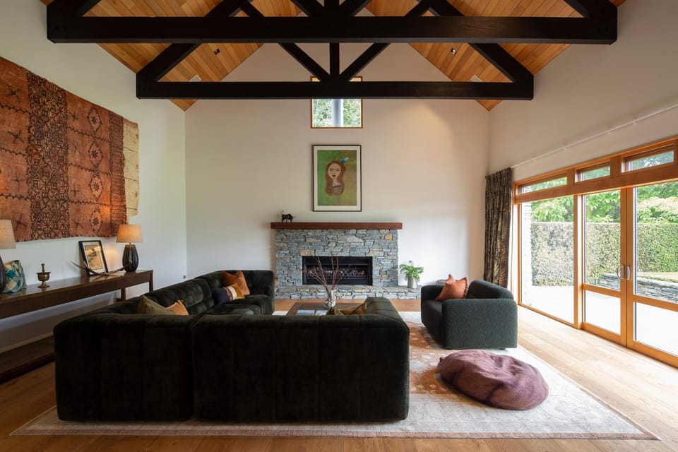 Living room, Seating area, fireplace