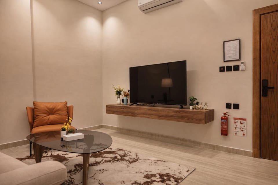 Communal lounge/ TV room, TV and multimedia, Living room, Decorative detail, Decorative detail, Seating area, Evening entertainment, Evening entertainment, Entertainment, Entertainment, air conditioner