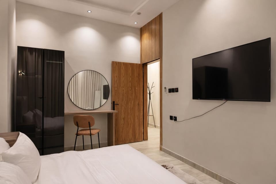 Communal lounge/ TV room, Bed, TV and multimedia, Living room, Photo of the whole room, Seating area, Evening entertainment, Bedroom, hair dresser, wardrobe