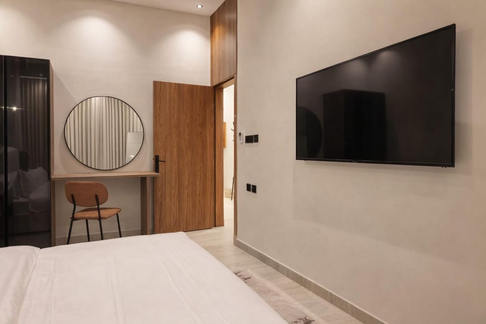 Communal lounge/ TV room, Bed, TV and multimedia, Photo of the whole room, Evening entertainment, Bedroom, wardrobe