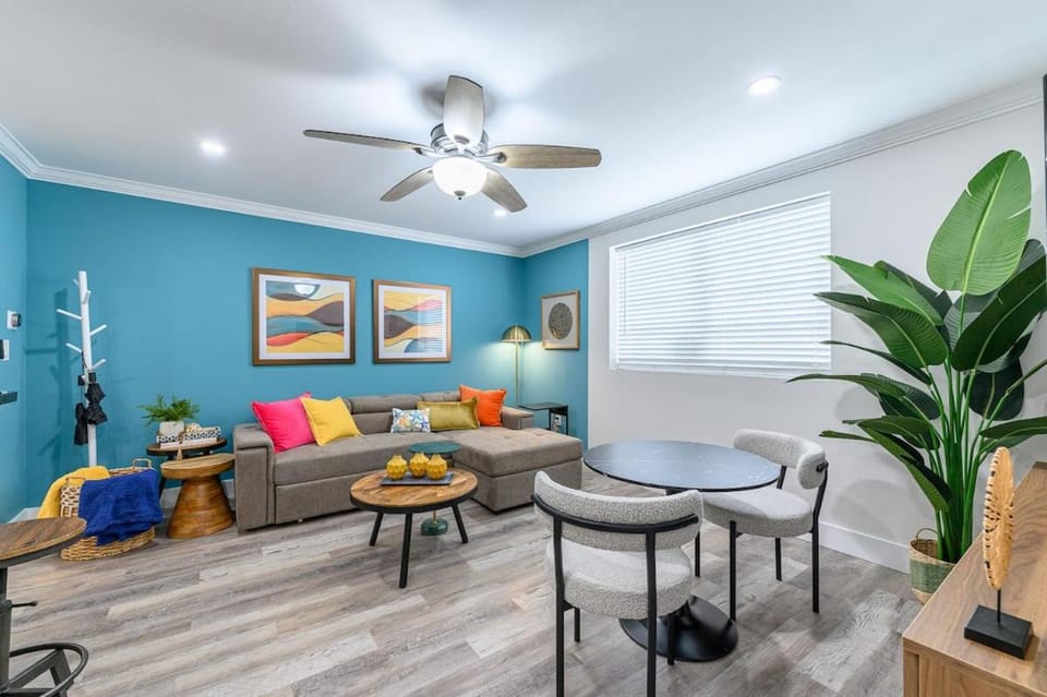 One block from beach South Beach Ocean Dr-King Bed Apartment in Flamingo Lummus