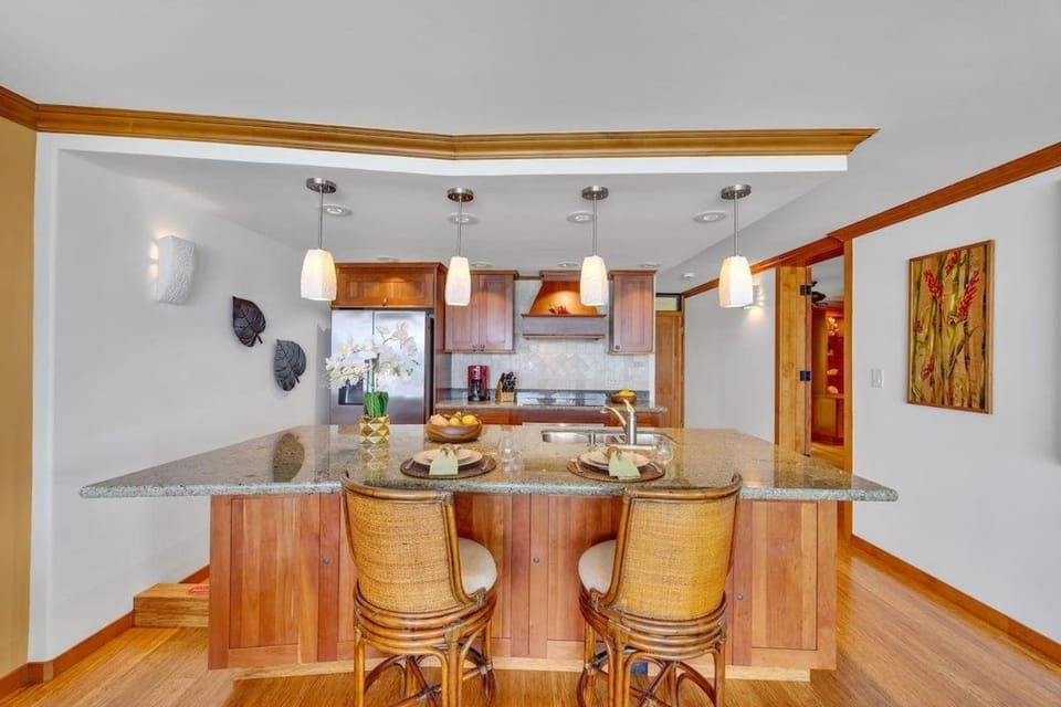 Paki Maui 301 · Direct Oceanfront Views Remodeled 2BD Condo House in Kaanapali