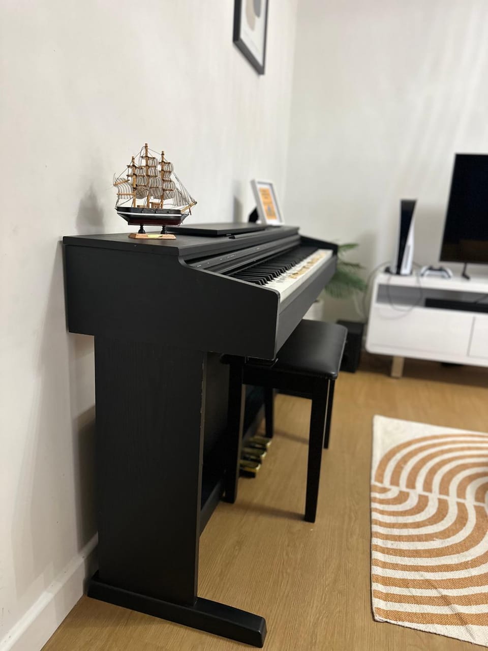 Centrally Located Modern 2 Bedroom Apartment, Minutes Walk to AO Arena Apartment in Salford