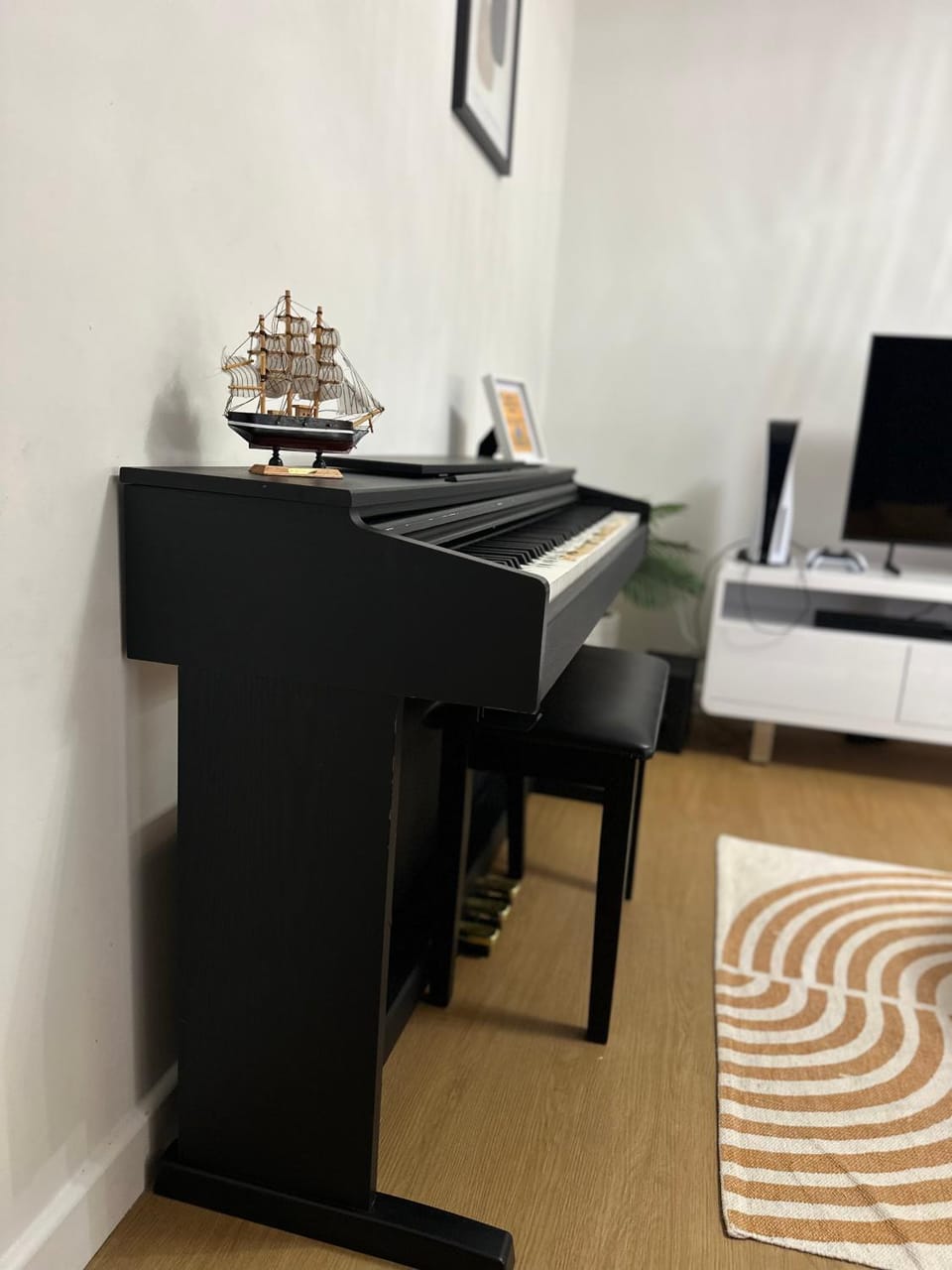 Centrally Located Modern 2 Bedroom Apartment, Minutes Walk to AO Arena Apartment in Salford