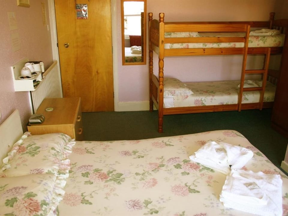 Bed, Bedroom, bunk bed, Family