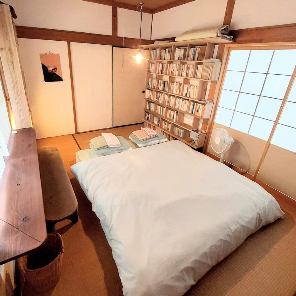 Bed, Living room, Photo of the whole room, Bedroom