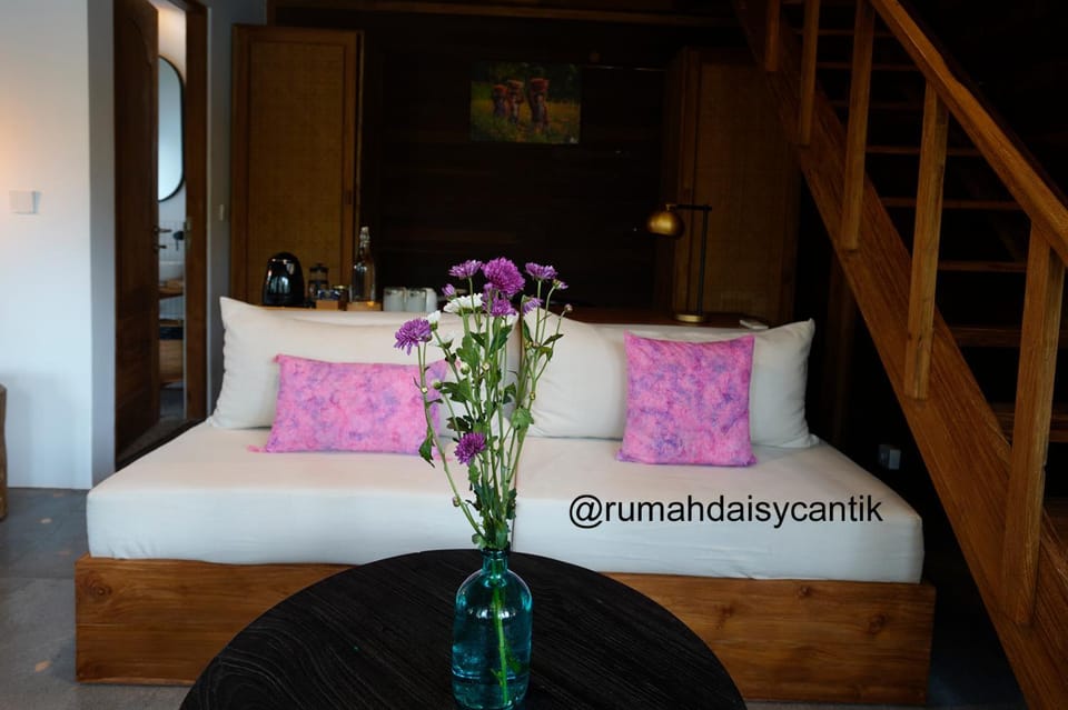Villa Pink Bed and Breakfast in Kediri