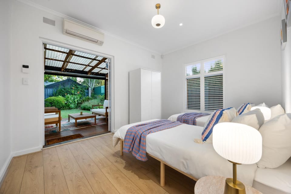 Bed, View (from property/room), Photo of the whole room, Bedroom, air conditioner