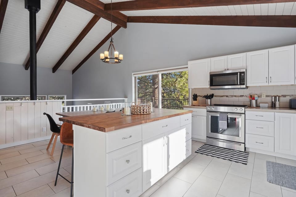 Pine Knoll House in Bend