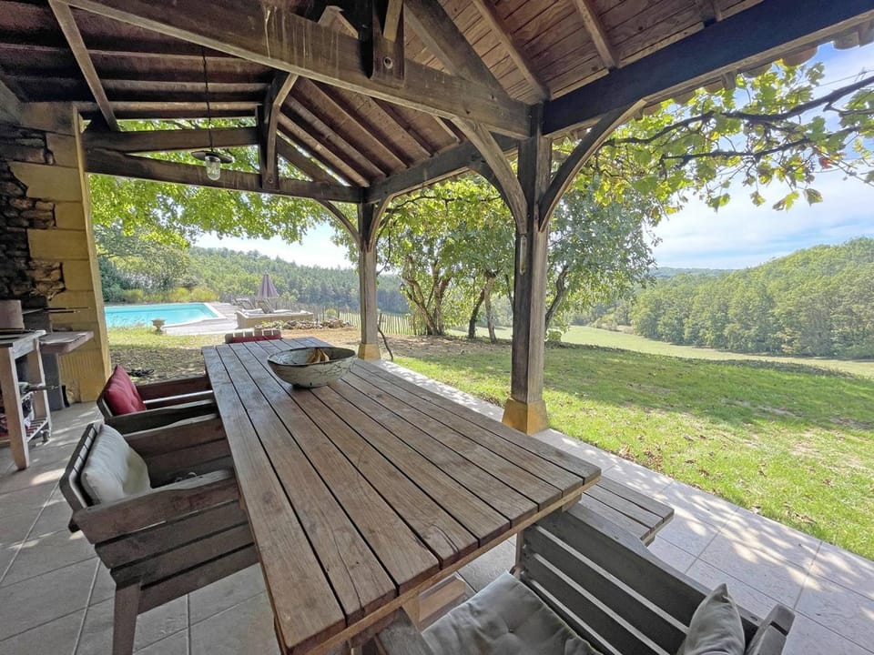Maison périgourdine avec grande piscine pour 4 personnes House in Nouvelle-Aquitaine