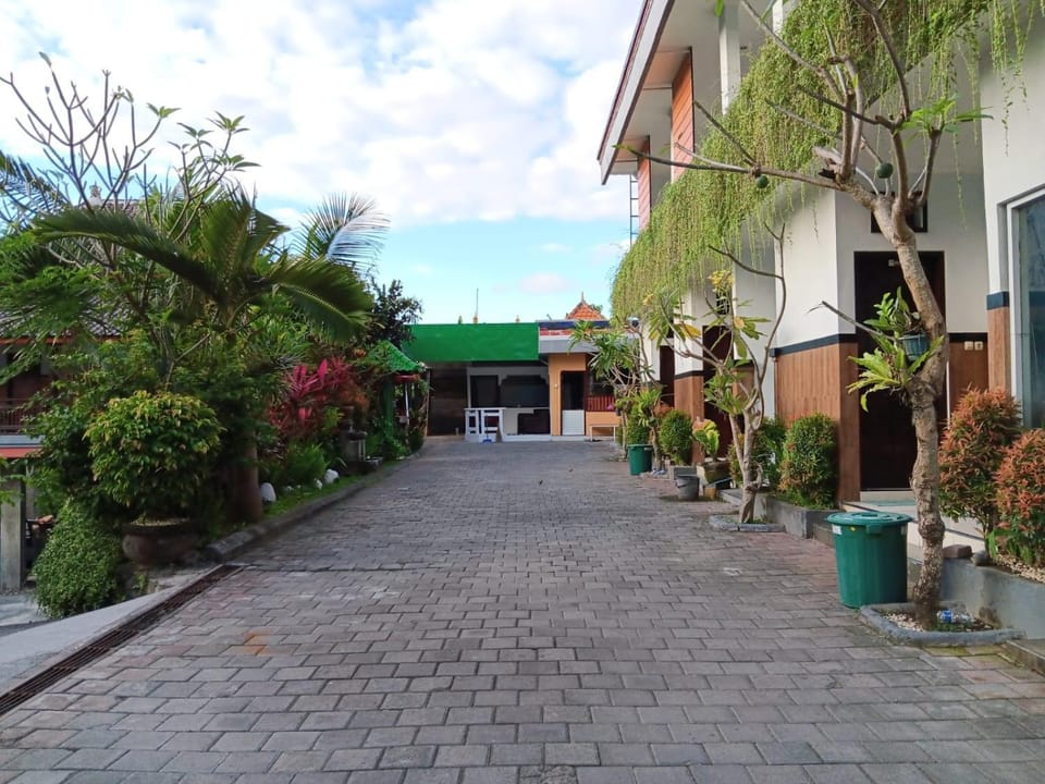 Property building, Day, Neighbourhood