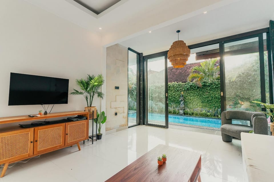 2BR escape 5 min bt mkt double6 Villa in Kuta