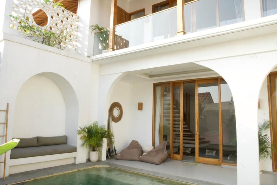 Patio, Balcony/Terrace, Seating area, Swimming pool