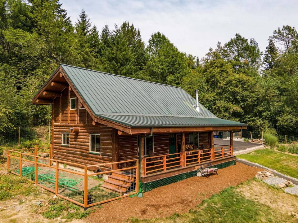The Log Cabin Cabin in Washington