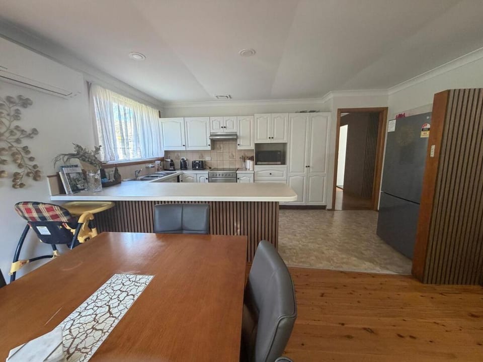 Modern 3BR Home Walk to UOW House in Wollongong