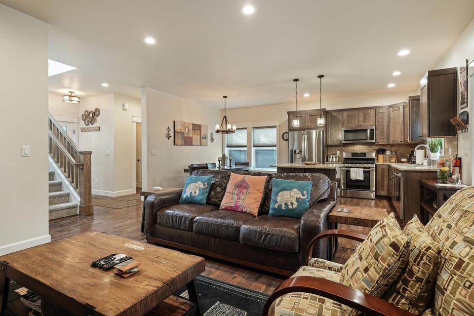 Trails End Retreat House in Bend