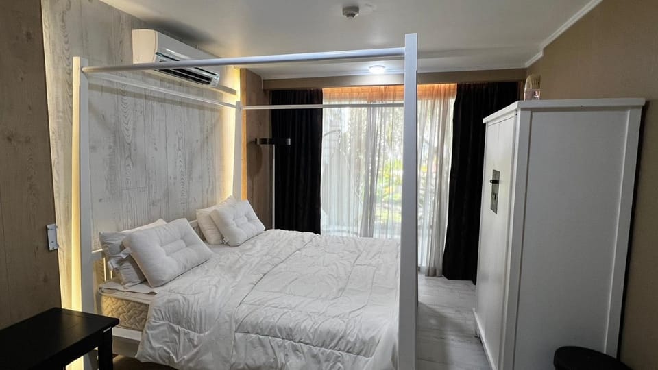 Condo Baan Pulom Bed and Breakfast in Nong Kae