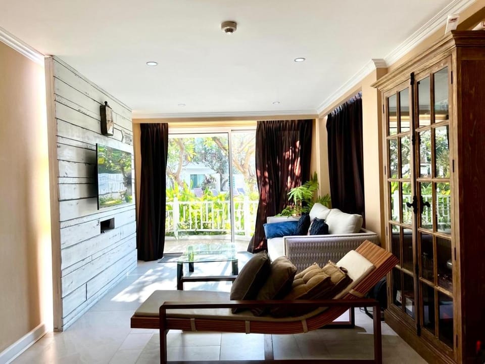 Condo Baan Pulom Bed and Breakfast in Nong Kae
