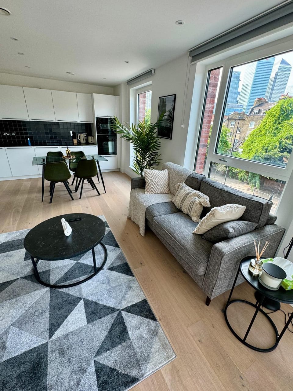 Amazing Apartment in Canary Wharf Two Bedroom Apartment in London