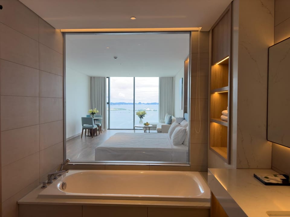 Căn hộ KS view Vịnh Hạ Long Apartment in Laos
