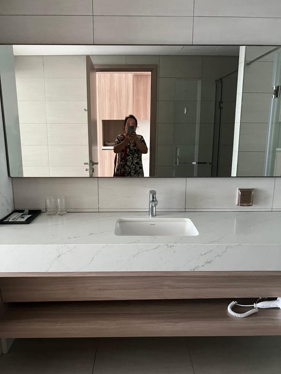 Căn hộ KS view Vịnh Hạ Long Apartment in Laos