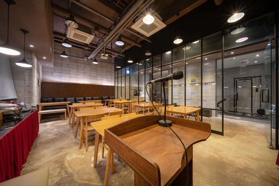 Restaurant/places to eat, Banquet/Function facilities, Seating area