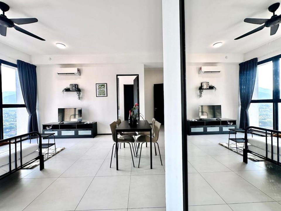 Groups & Families Spacious Infinity Pool 3br 10pax Apartment in George Town