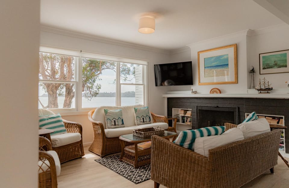 The Little Pearl - Front row at Beauty Bay House in St Helens