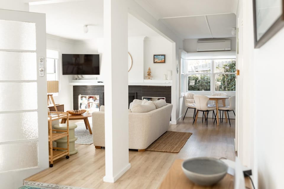 The Little Pearl - Front row at Beauty Bay House in St Helens