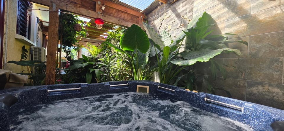 Villa Perdrix 4 à 6 pers, Jacuzzi House in Réunion