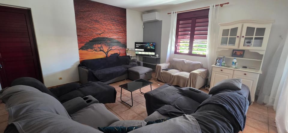 Villa Perdrix 4 à 6 pers, Jacuzzi House in Réunion
