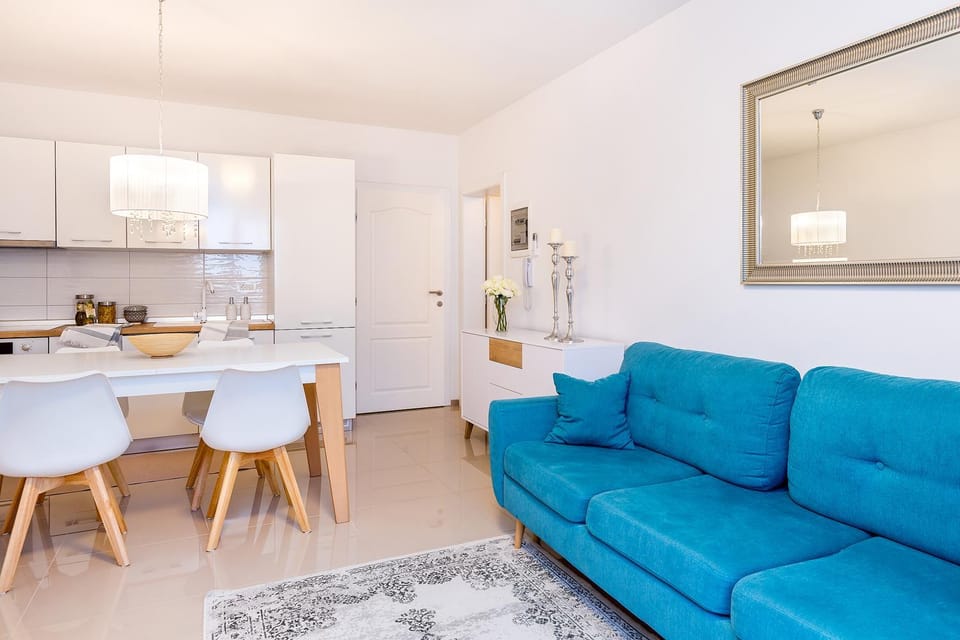 Living room, Seating area, Dining area, stove