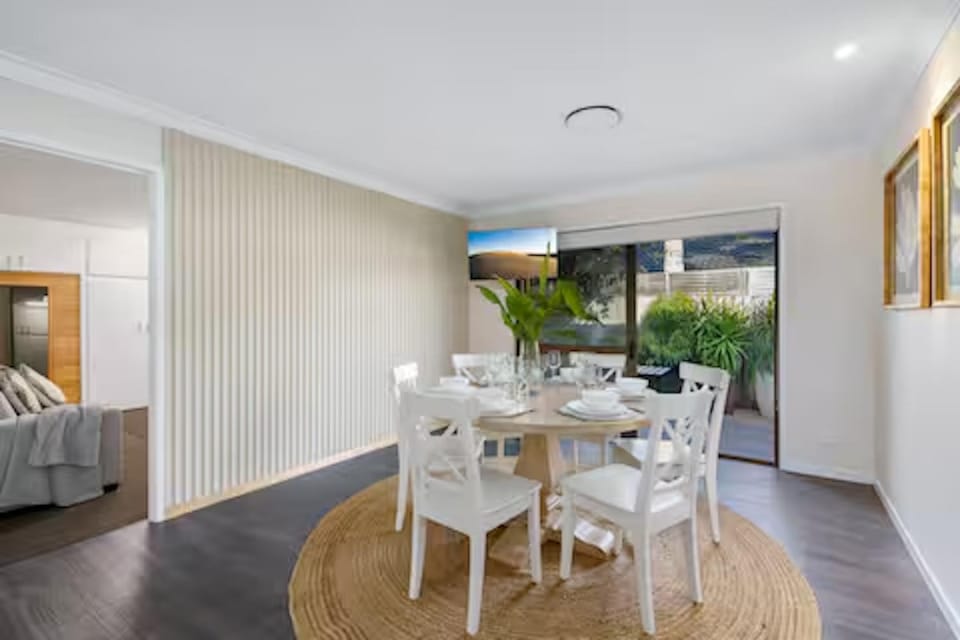 Seating area, Dining area
