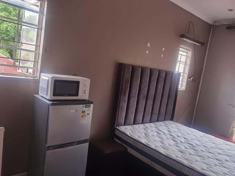Yellow Stars Guesthouses Bed and Breakfast in Johannesburg