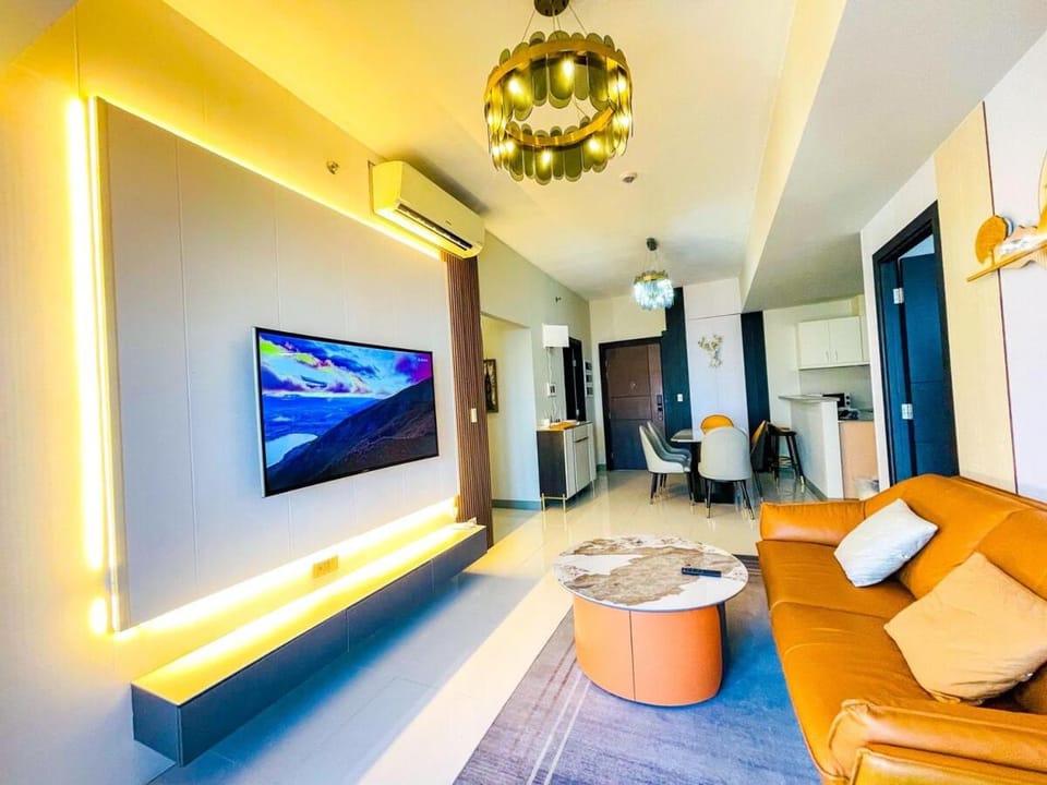 Luxury 2BR Penthouse Across Uptown BGC I Modern Apartment in Makati