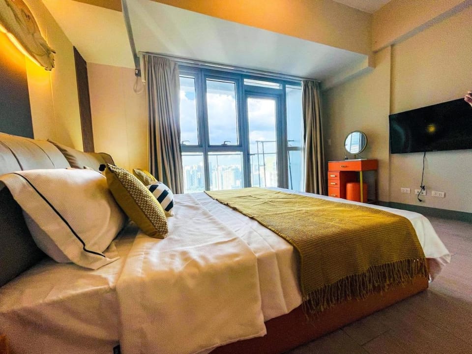 Ultra-Luxury 3BR Penthouse in Uptown BGC Apartment in Makati
